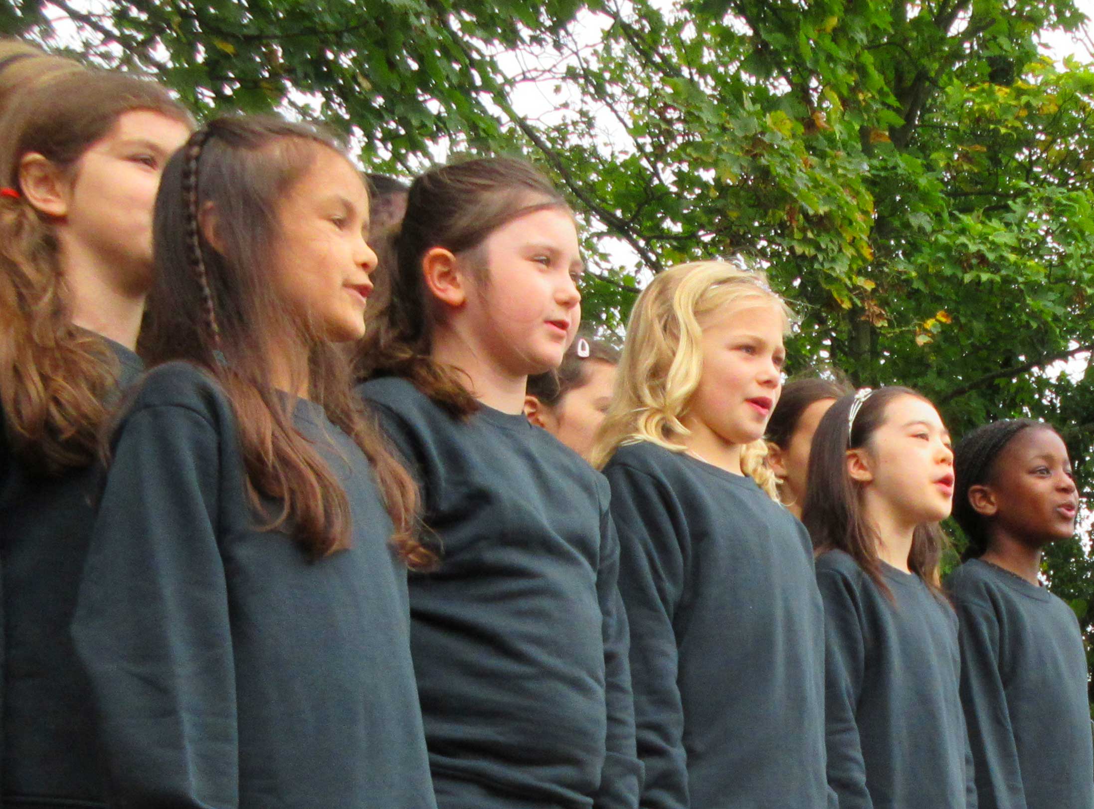 Choir from Monken Hadley church of England School sang the “Flying Scotsman Send-Off” before the unveiling of the plaque to Sir Nigel Gresley