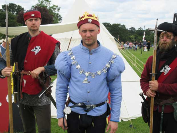 King Edward IV (Chris Farncombe) with his guards, Kevin Henman (left) and Mark Denyer preparing for battle