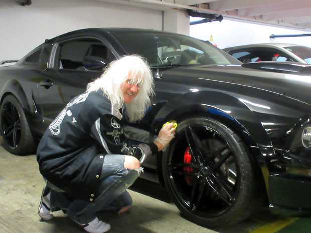 Last-minute polish by Gary Digweed as he prepared his 2006 Ford Mustang Supercharger